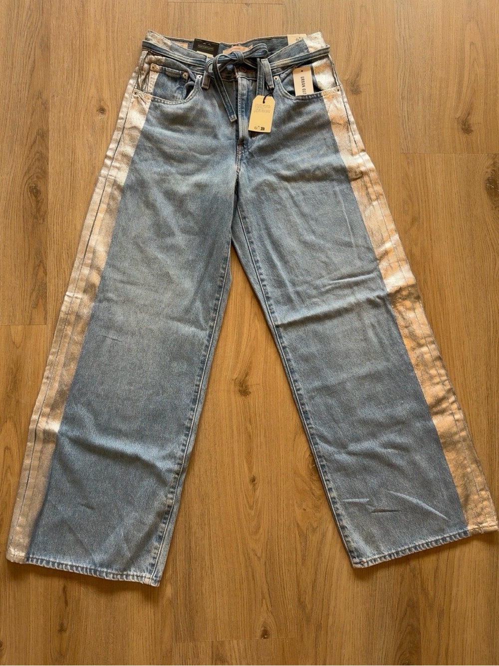 Levi’s XL Straight Metallic Silver Side Stripe Jeans Size 25 NWT